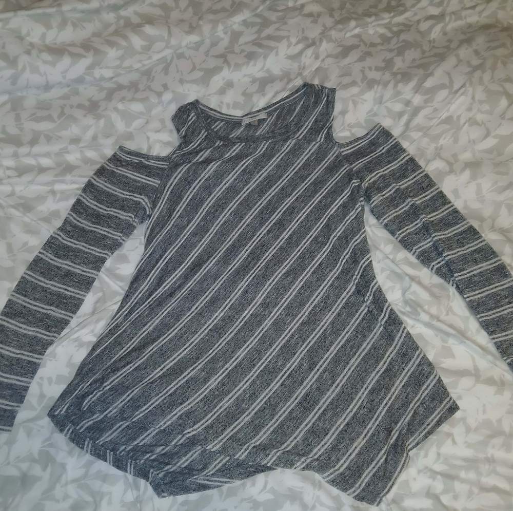 Fever Women's Gray and White Striped Cold-Shoulder Long Sleeve Top